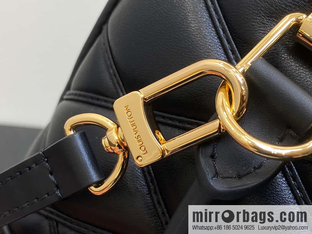 [Original single boutique] M23666 black rhombus, full leather shell bag series Alma BB shell handbag