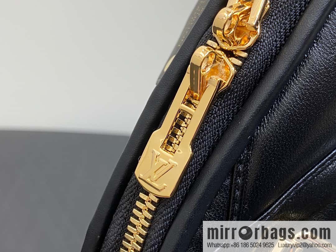 [Original single boutique] M23666 black rhombus, full leather shell bag series Alma BB shell handbag