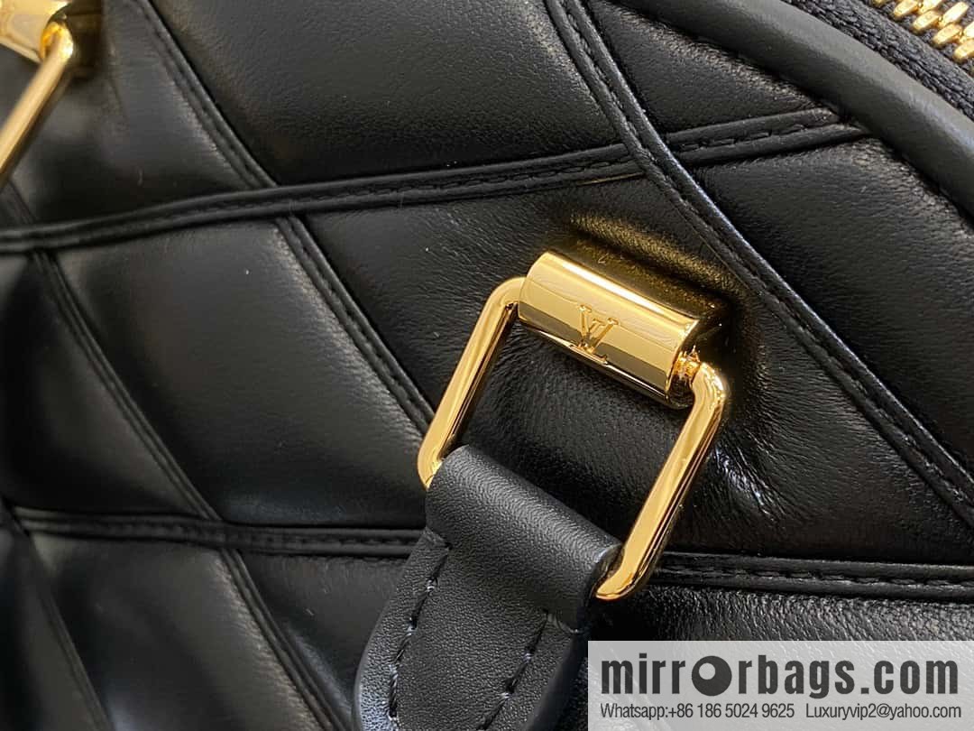 [Original single boutique] M23666 black rhombus, full leather shell bag series Alma BB shell handbag