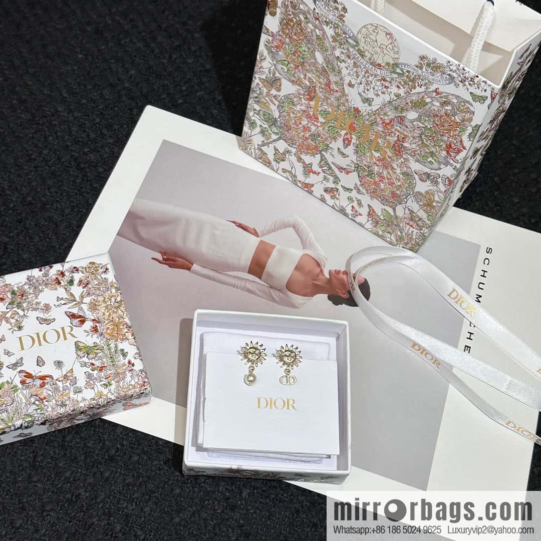 New ☑️ DIOR Dior No Sun Pearl CD Earrings Earrings