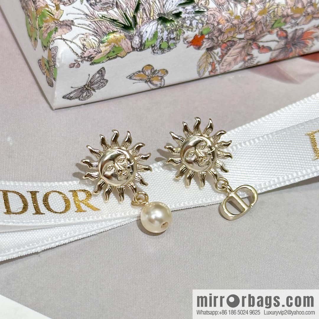 New ☑️ DIOR Dior No Sun Pearl CD Earrings Earrings