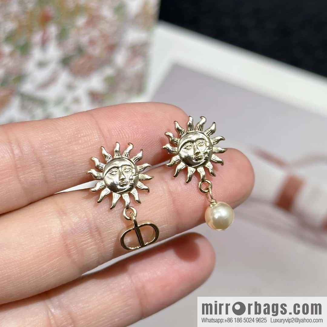 New ☑️ DIOR Dior No Sun Pearl CD Earrings Earrings
