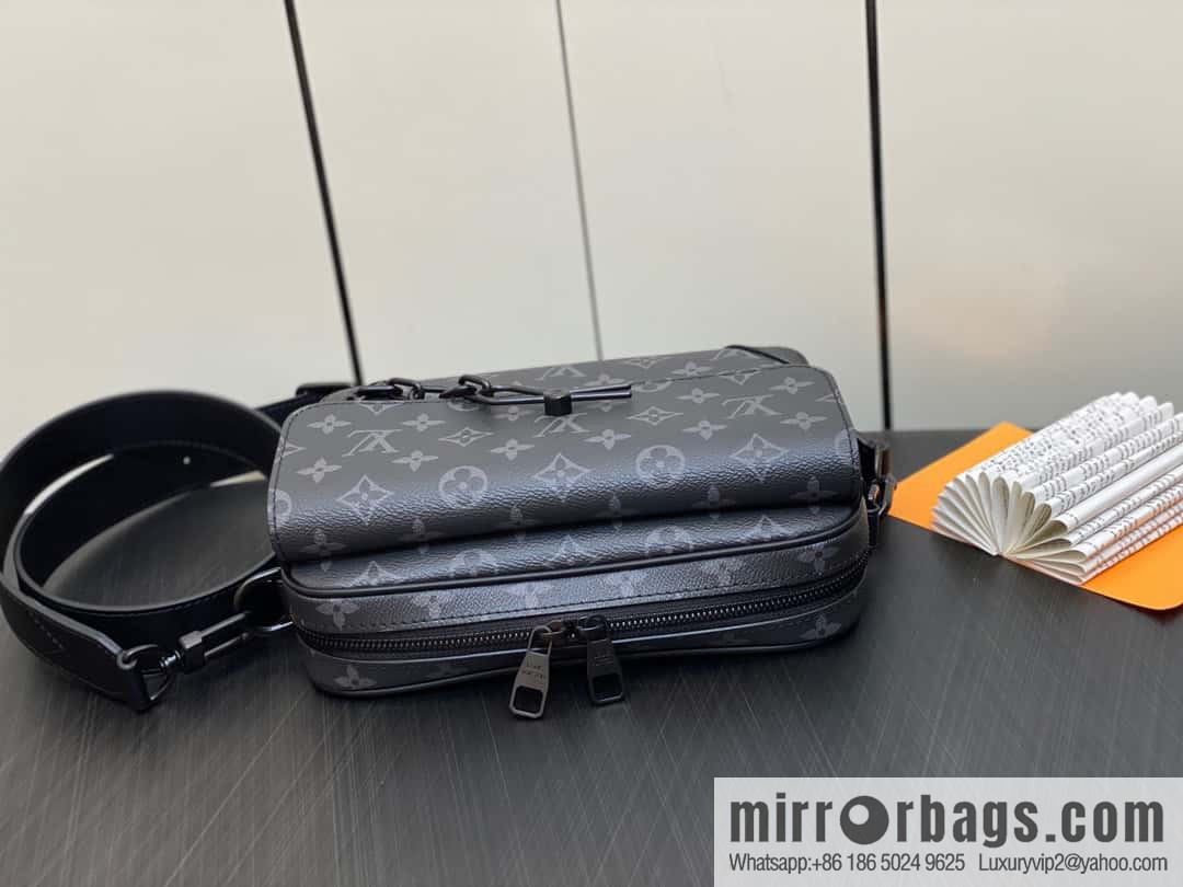 M46795 autumn and winter new STEAMER messenger bag