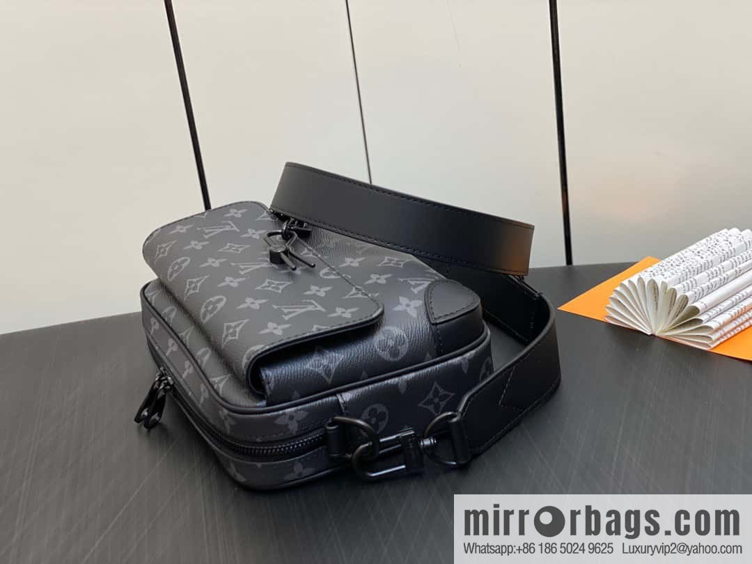 M46795 autumn and winter new STEAMER messenger bag