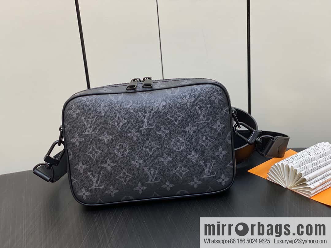 M46795 autumn and winter new STEAMER messenger bag
