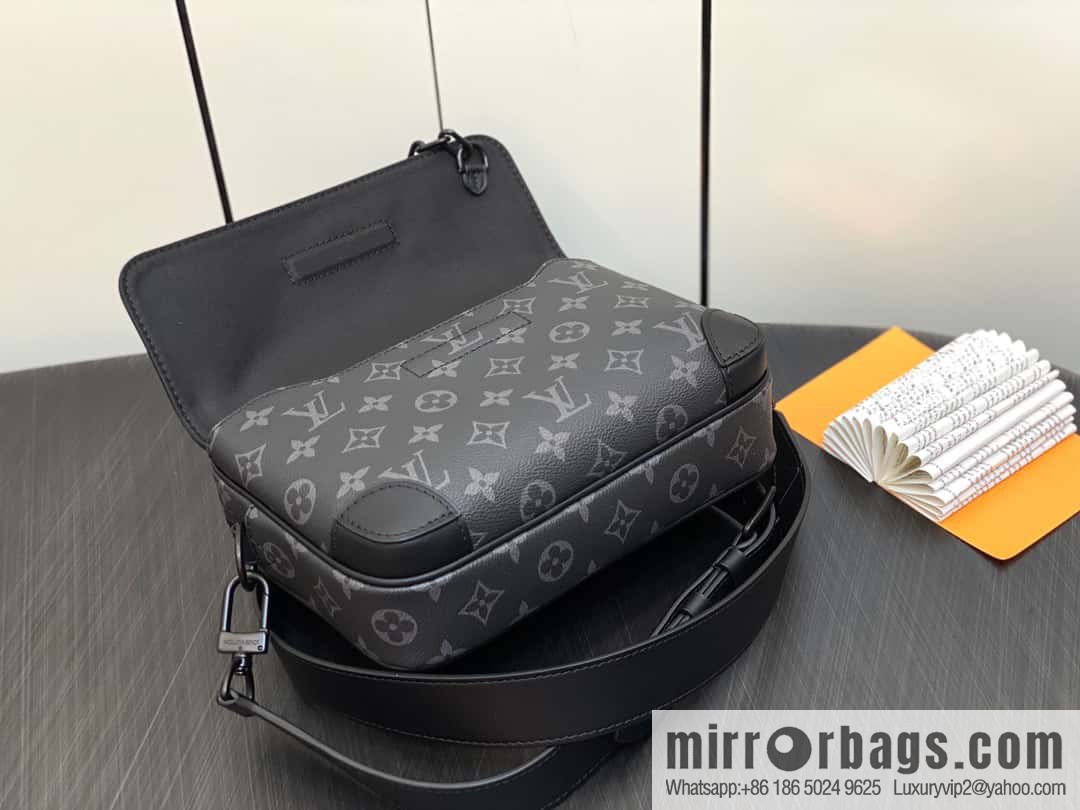M46795 autumn and winter new STEAMER messenger bag