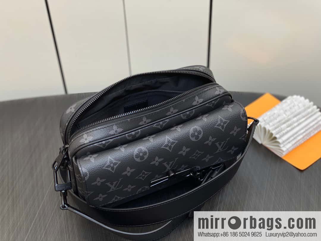 M46795 autumn and winter new STEAMER messenger bag
