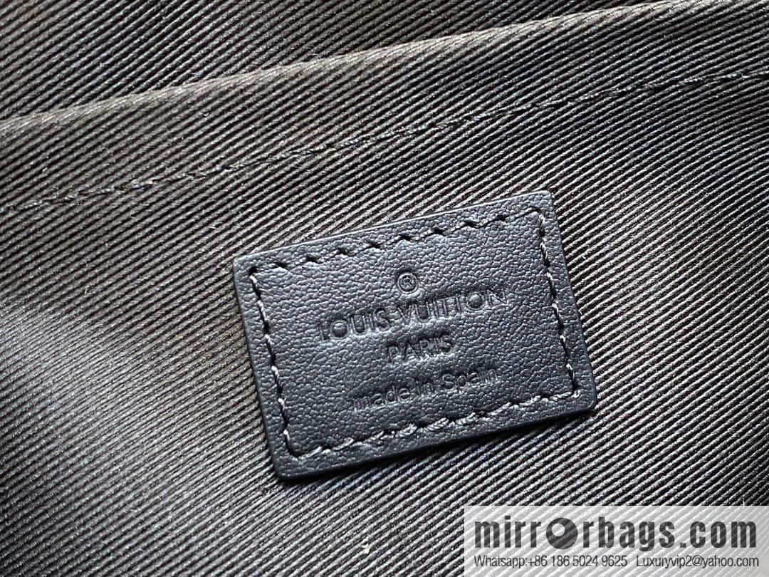M46795 autumn and winter new STEAMER messenger bag