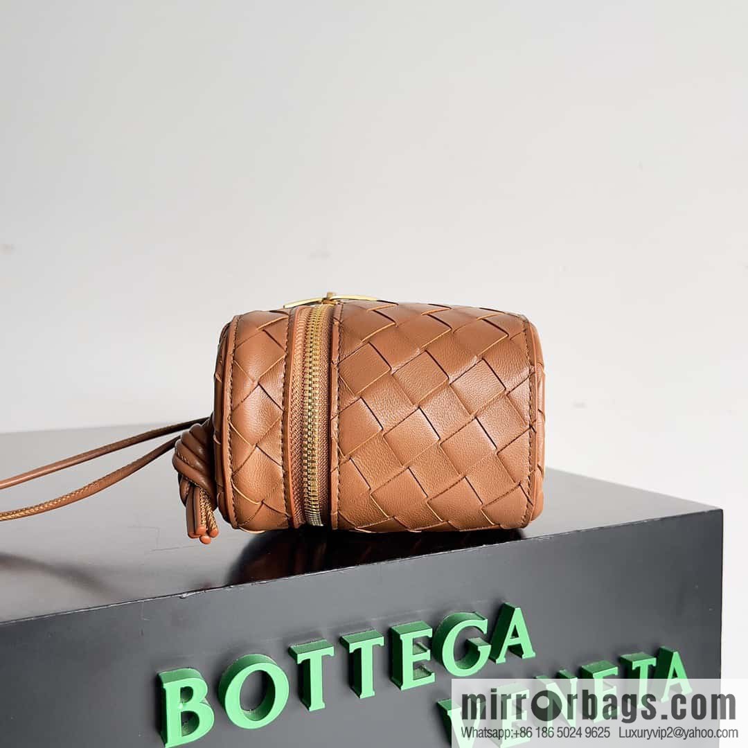 2023 new BV small box Bottega Veneta woven mini pouch model; 743551 small box bag, oak brown