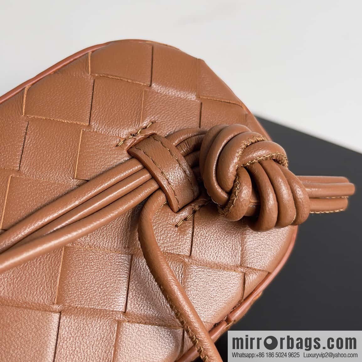 2023 new BV small box Bottega Veneta woven mini pouch model; 743551 small box bag, oak brown