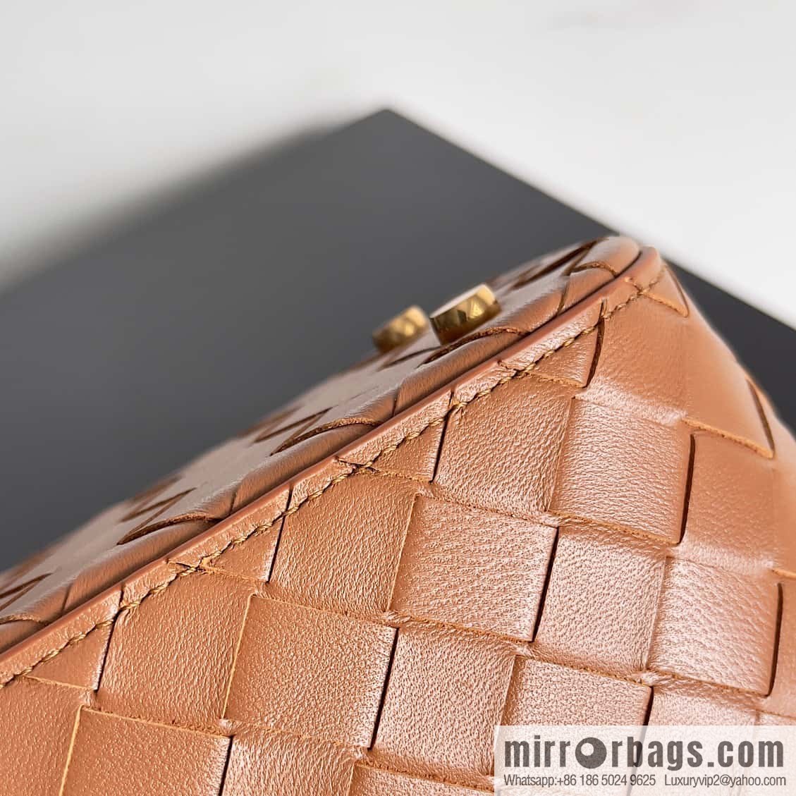 2023 new BV small box Bottega Veneta woven mini pouch model; 743551 small box bag, oak brown