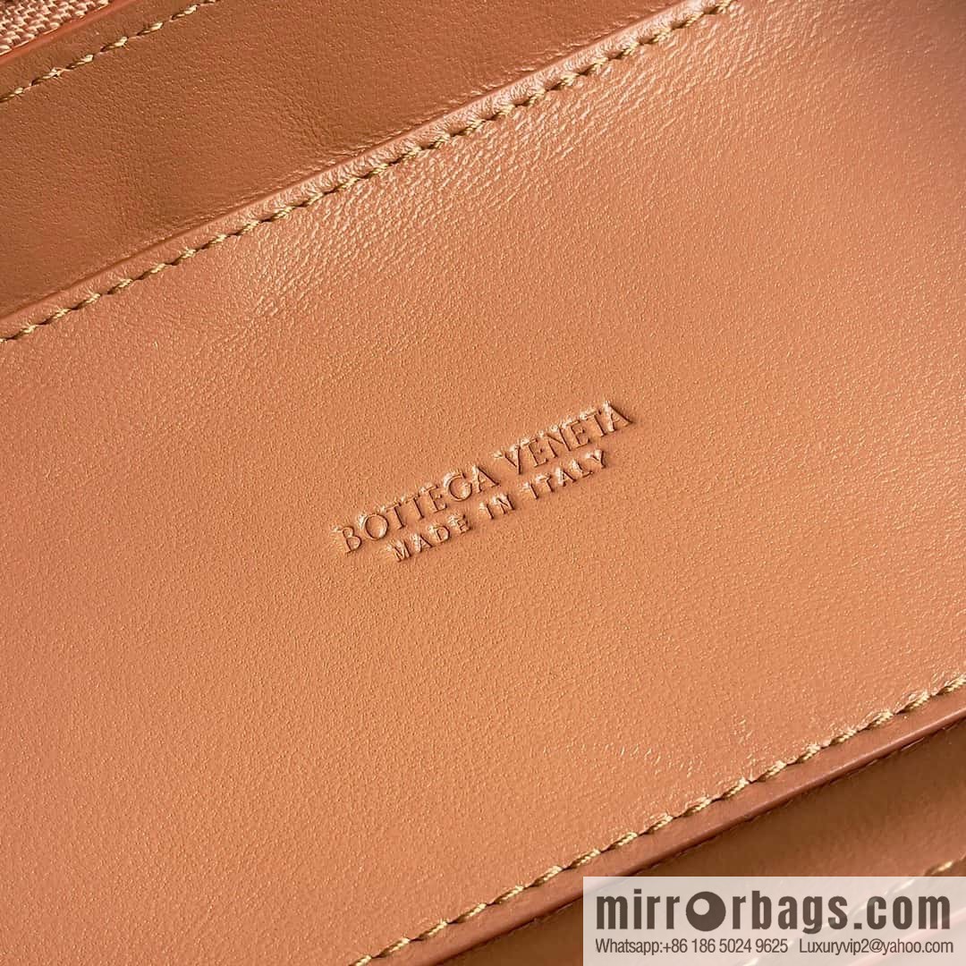 2023 new BV small box Bottega Veneta woven mini pouch model; 743551 small box bag, oak brown