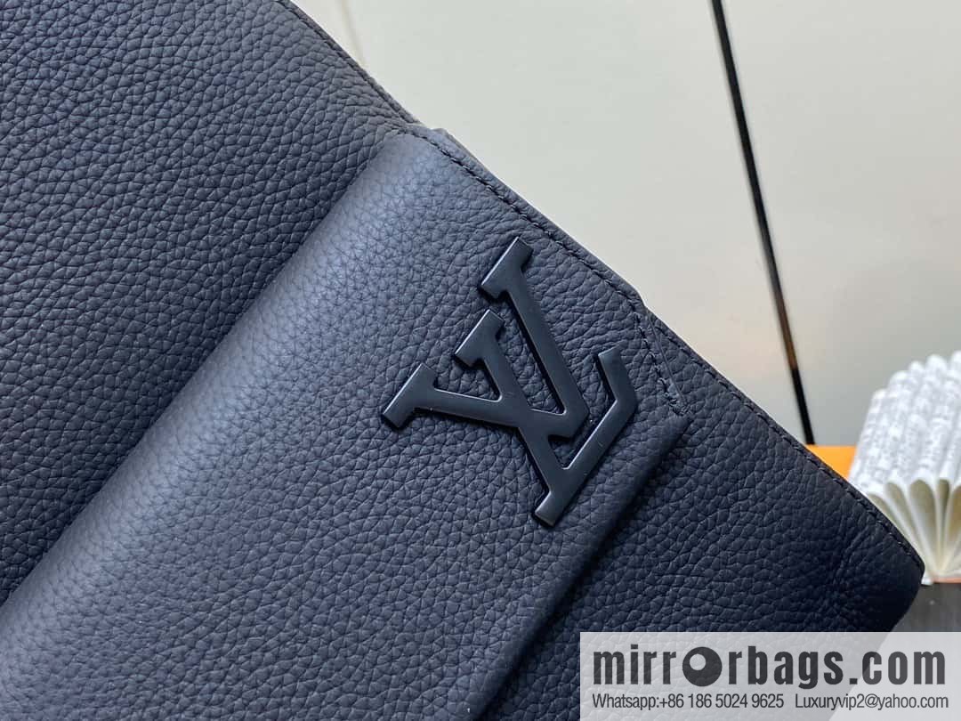 [Original order boutique] M23736 black full leather breast bag series Pilot slingback handbag, pilot sling bag