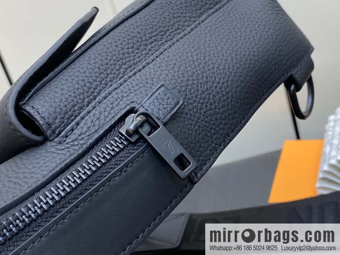 [Original order boutique] M23736 black full leather breast bag series Pilot slingback handbag, pilot sling bag