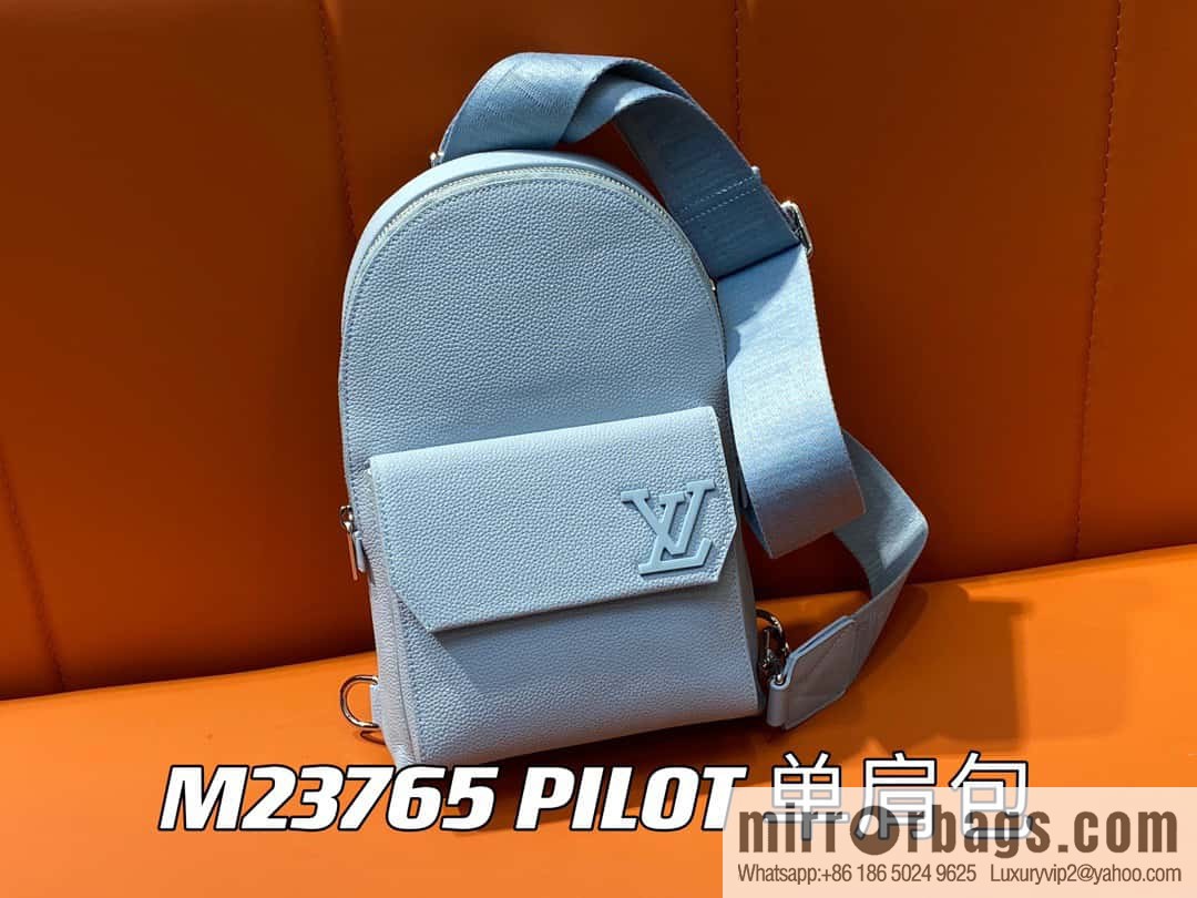 [Original order boutique] M23765 blue, full leather breast bag shoulder bag series, autumn and winter new PILOT shoulder bag