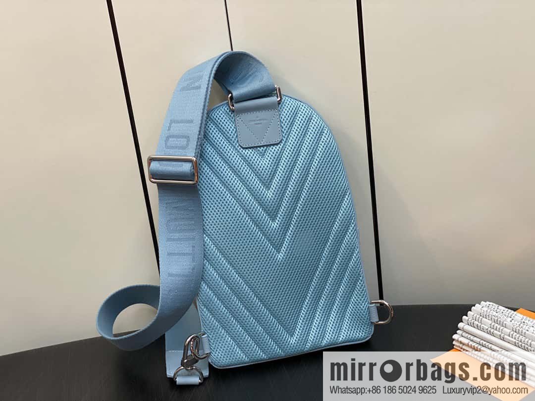 [Original order boutique] M23765 blue, full leather breast bag shoulder bag series, autumn and winter new PILOT shoulder bag