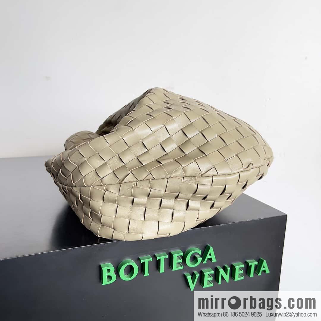 Bv2022 new product, medium Jodie braided knotted round hobo bag, model number: 690225 taupe.