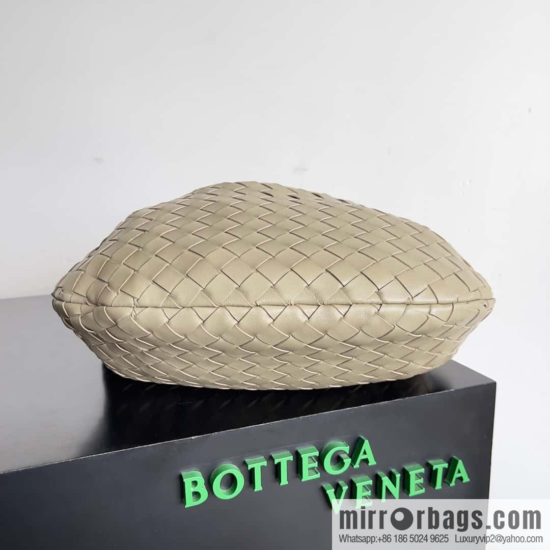 Bv2022 new product, medium Jodie braided knotted round hobo bag, model number: 690225 taupe.