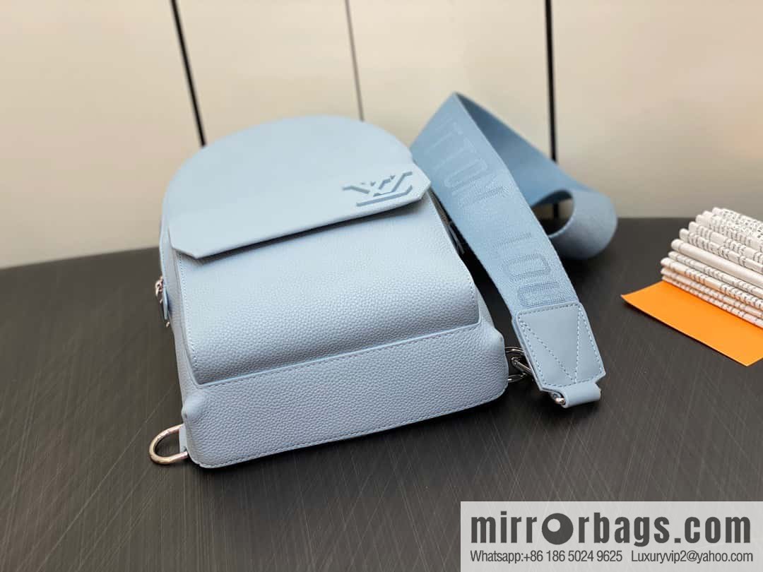 [Original order boutique] M23765 blue, full leather breast bag shoulder bag series, autumn and winter new PILOT shoulder bag