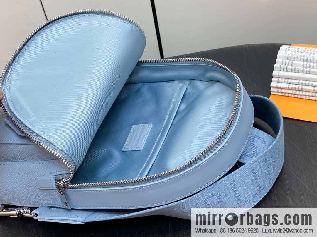 [Original order boutique] M23765 blue, full leather breast bag shoulder bag series, autumn and winter new PILOT shoulder bag