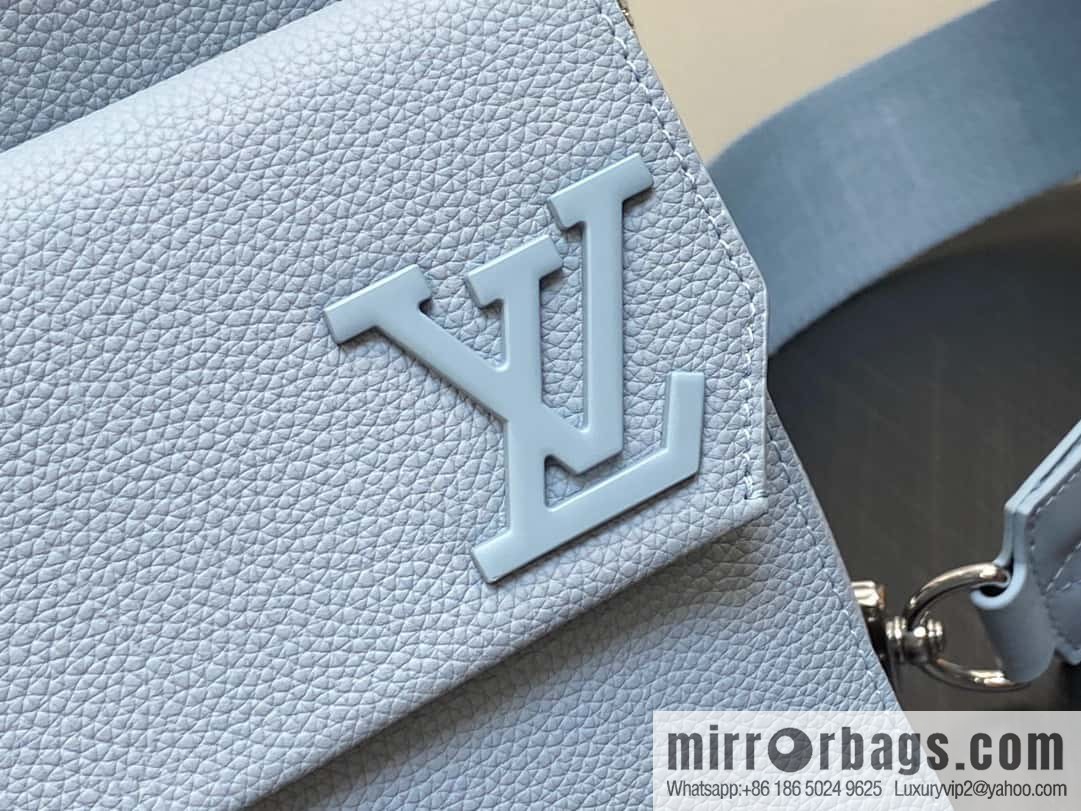 [Original order boutique] M23765 blue, full leather breast bag shoulder bag series, autumn and winter new PILOT shoulder bag