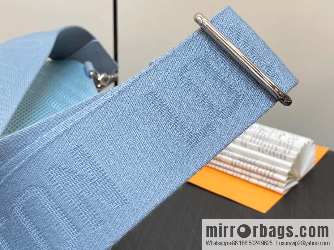 [Original order boutique] M23765 blue, full leather breast bag shoulder bag series, autumn and winter new PILOT shoulder bag