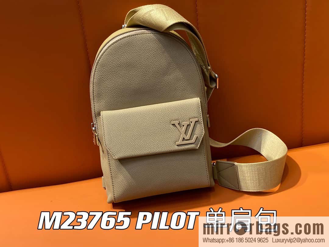 [Original order boutique] M23765 blue, full leather breast bag shoulder bag series, autumn and winter new PILOT shoulder bag