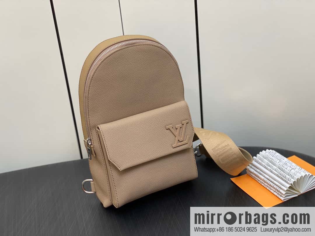 [Original order boutique] M23765 blue, full leather breast bag shoulder bag series, autumn and winter new PILOT shoulder bag