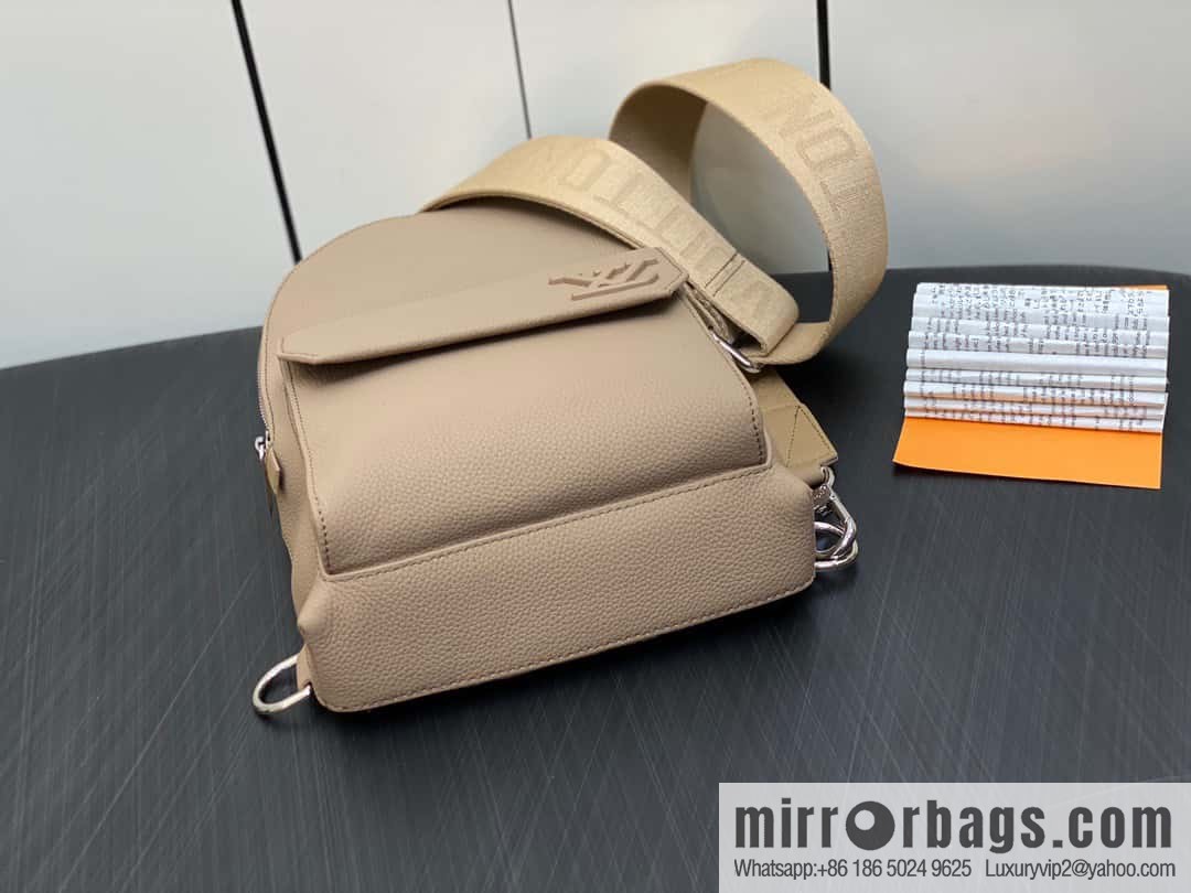 [Original order boutique] M23765 blue, full leather breast bag shoulder bag series, autumn and winter new PILOT shoulder bag