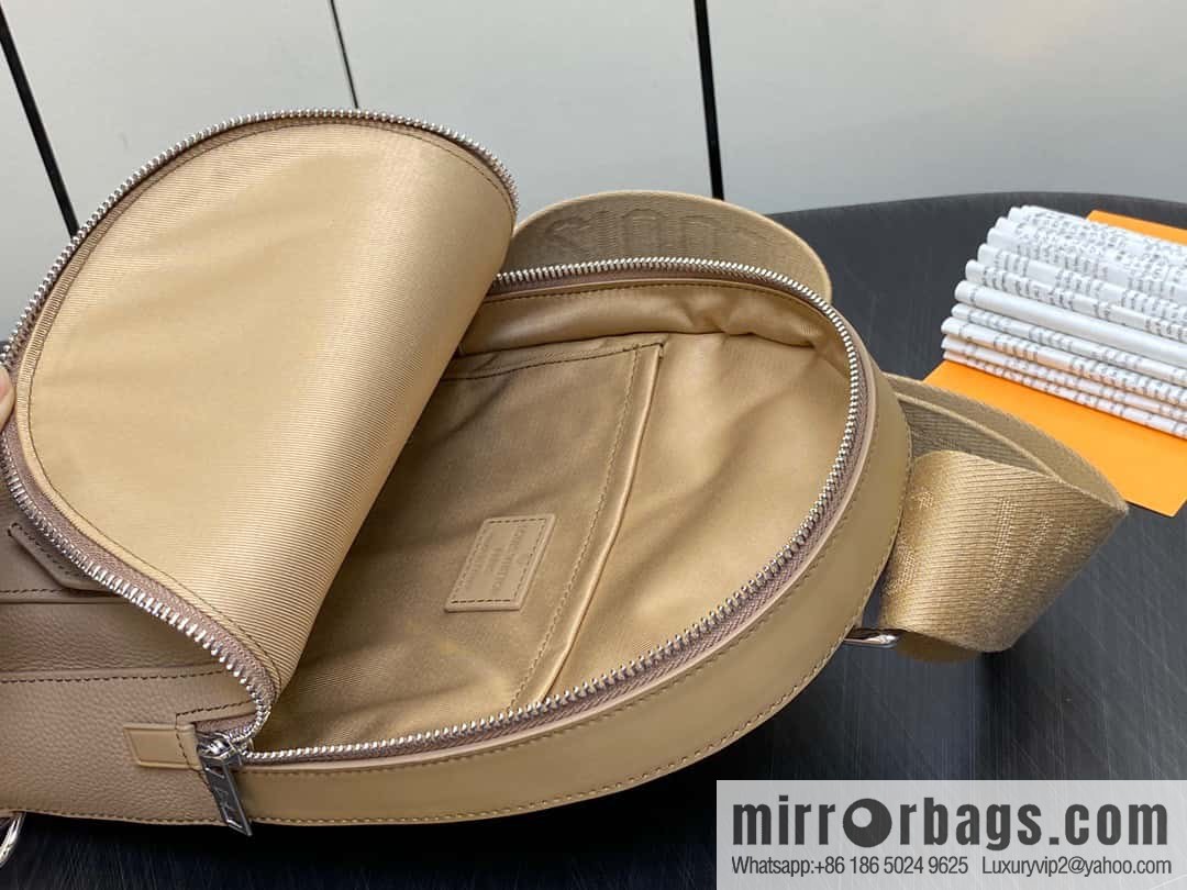 [Original order boutique] M23765 blue, full leather breast bag shoulder bag series, autumn and winter new PILOT shoulder bag