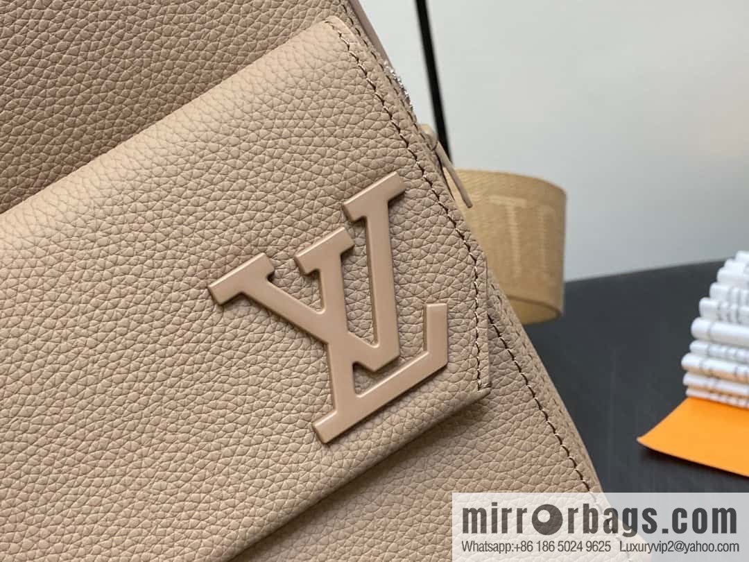 [Original order boutique] M23765 blue, full leather breast bag shoulder bag series, autumn and winter new PILOT shoulder bag