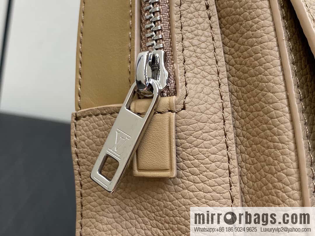 [Original order boutique] M23765 blue, full leather breast bag shoulder bag series, autumn and winter new PILOT shoulder bag