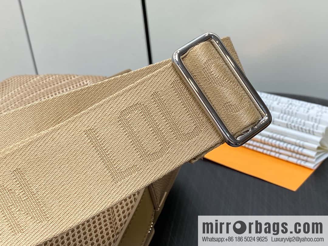 [Original order boutique] M23765 blue, full leather breast bag shoulder bag series, autumn and winter new PILOT shoulder bag