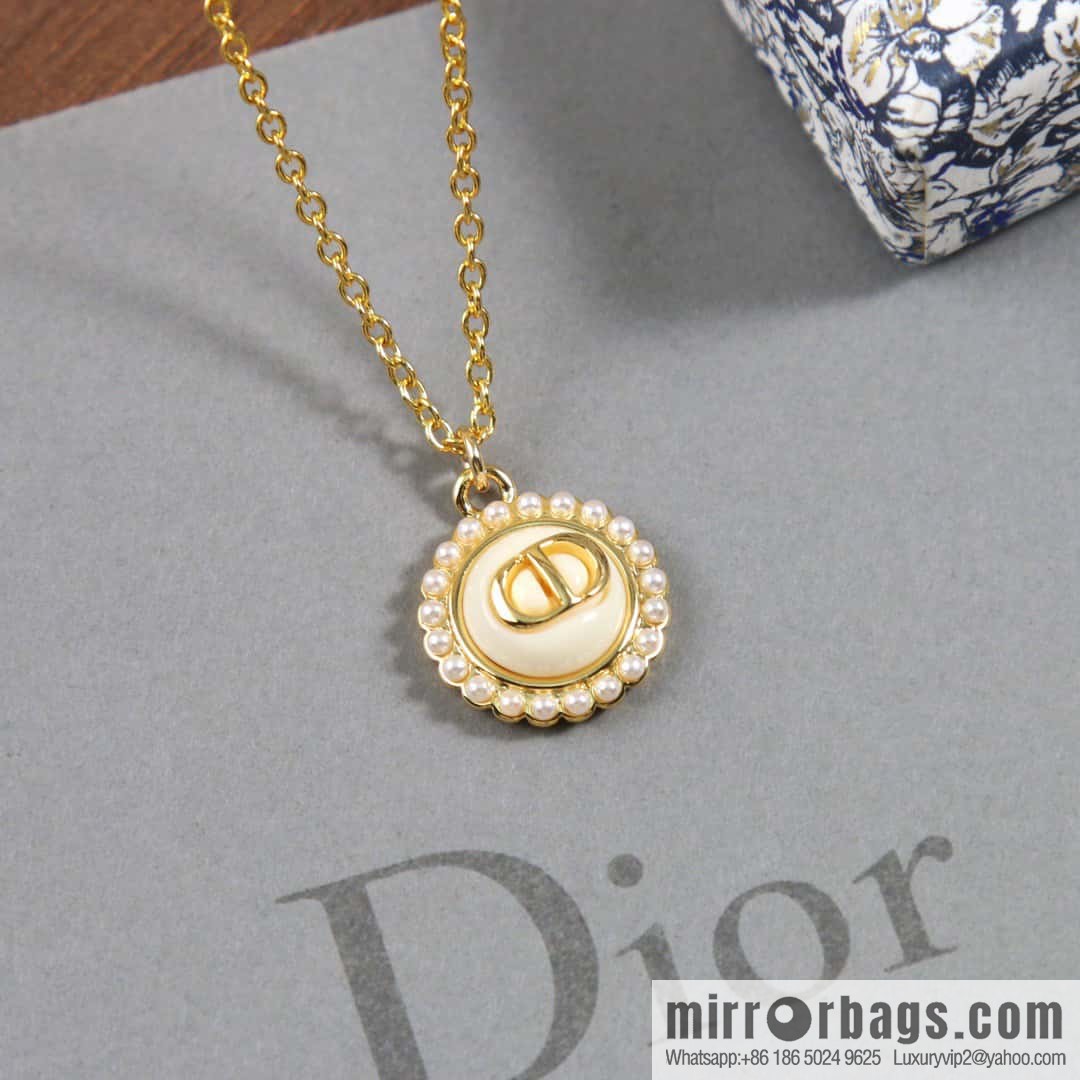 New ☑️ DIOR white CD necklace
