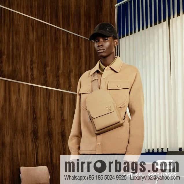 [Original order boutique] M23765 blue, full leather breast bag shoulder bag series, autumn and winter new PILOT shoulder bag