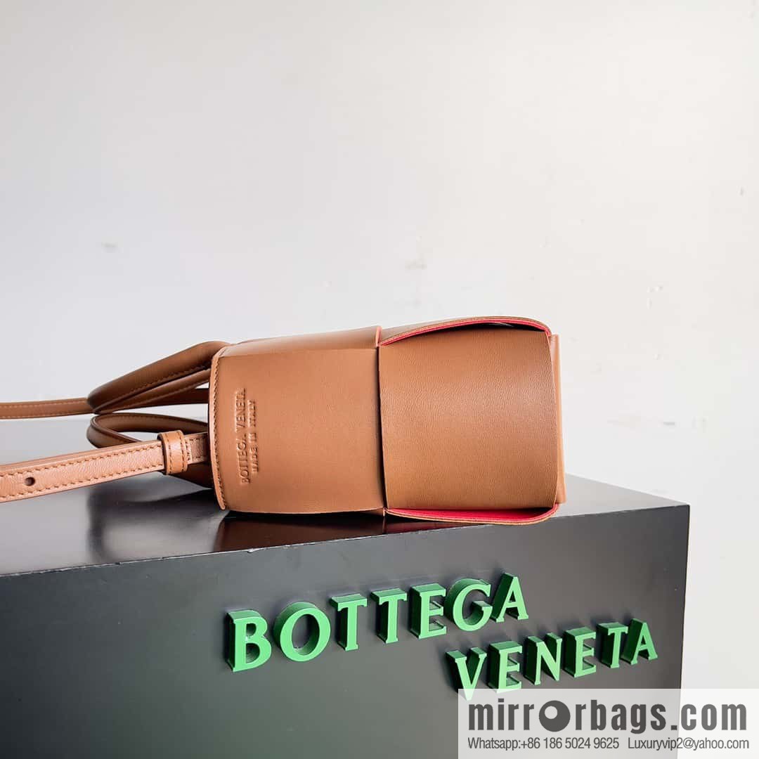 BV mini Tote bag 25cm light brown and red, model 709337.