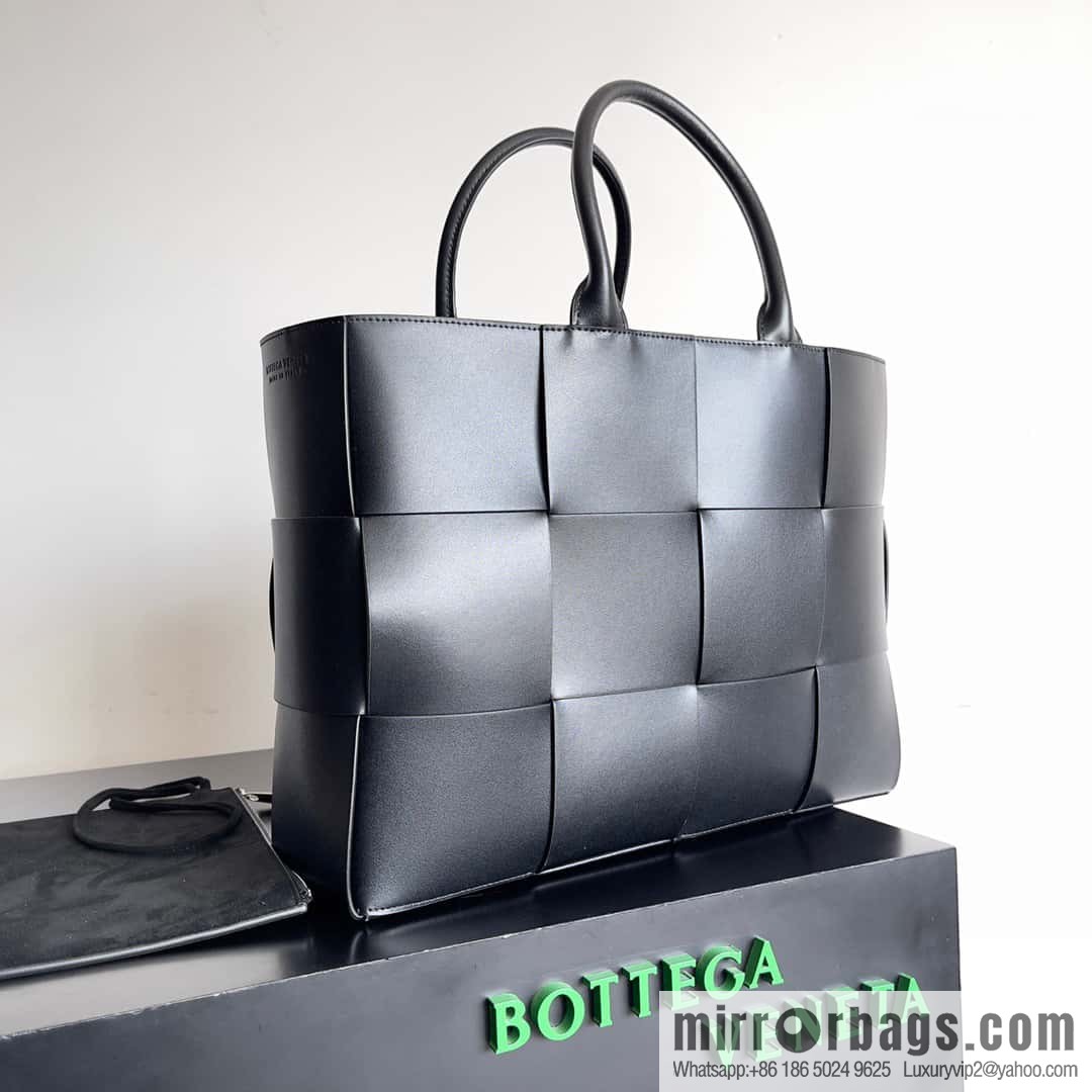 38Cm small four grid B home 2023 early spring new Arco Tote clutch bag model; 729244 Intreccio woven leather (fabric) tote handbag