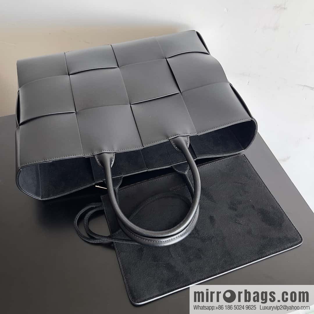 38Cm small four grid B home 2023 early spring new Arco Tote clutch bag model; 729244 Intreccio woven leather (fabric) tote handbag