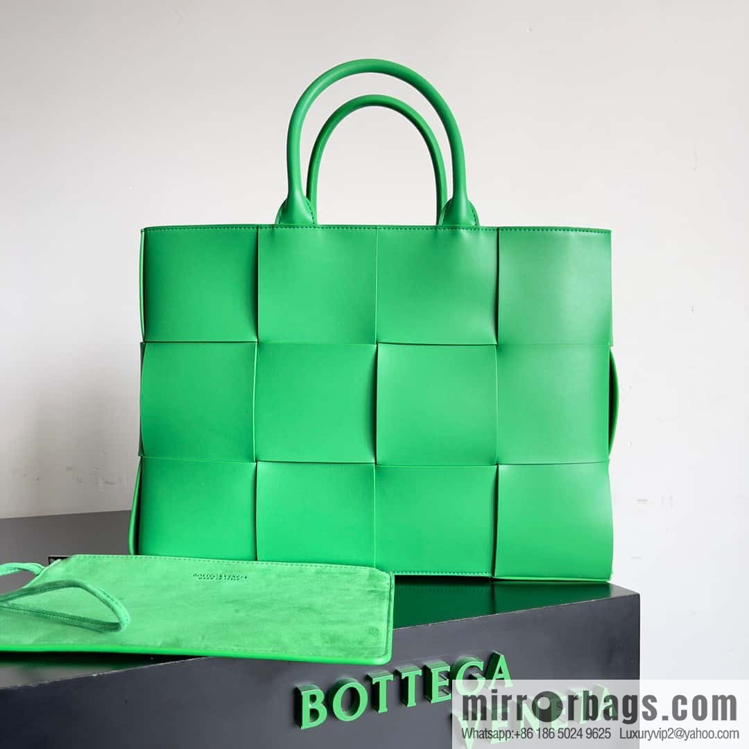 38Cm small four grid B home 2023 early spring new Arco Tote clutch bag model; 729244 Intreccio woven leather (fabric) tote handbag