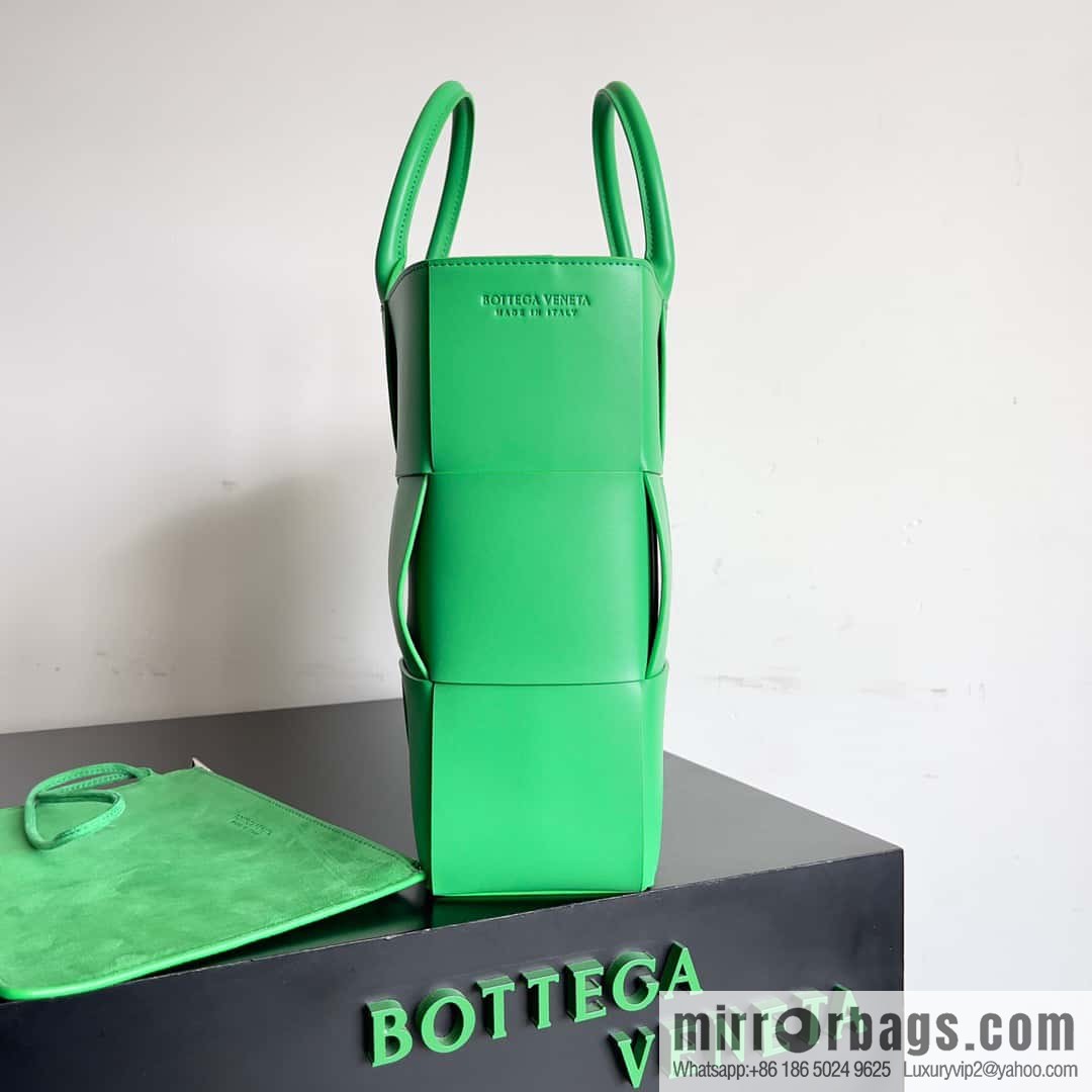 38Cm small four grid B home 2023 early spring new Arco Tote clutch bag model; 729244 Intreccio woven leather (fabric) tote handbag