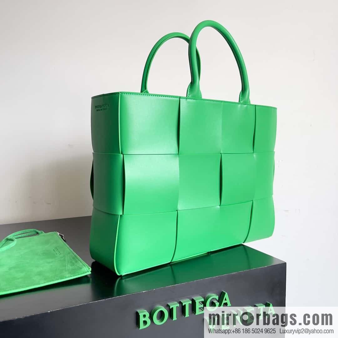 38Cm small four grid B home 2023 early spring new Arco Tote clutch bag model; 729244 Intreccio woven leather (fabric) tote handbag