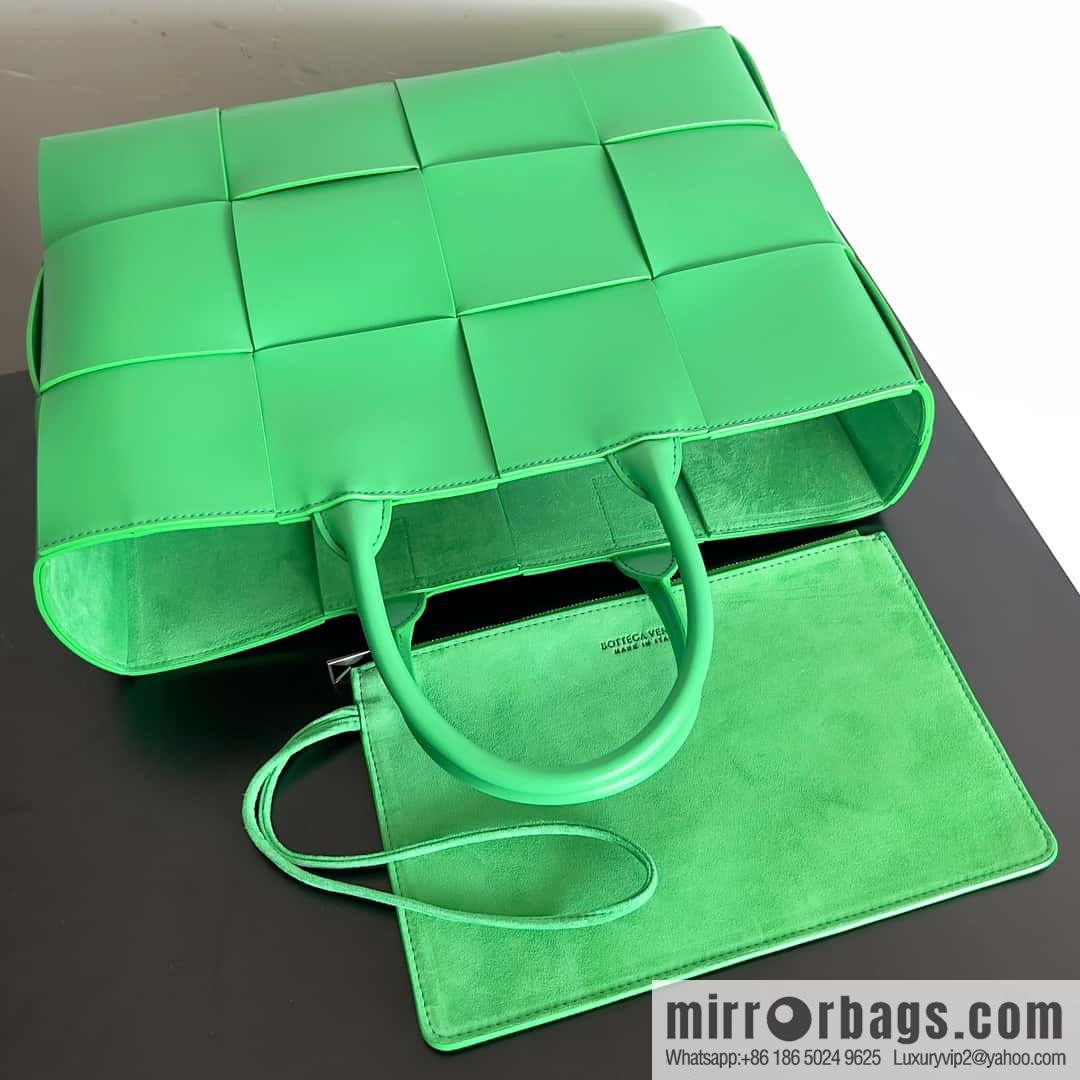 38Cm small four grid B home 2023 early spring new Arco Tote clutch bag model; 729244 Intreccio woven leather (fabric) tote handbag