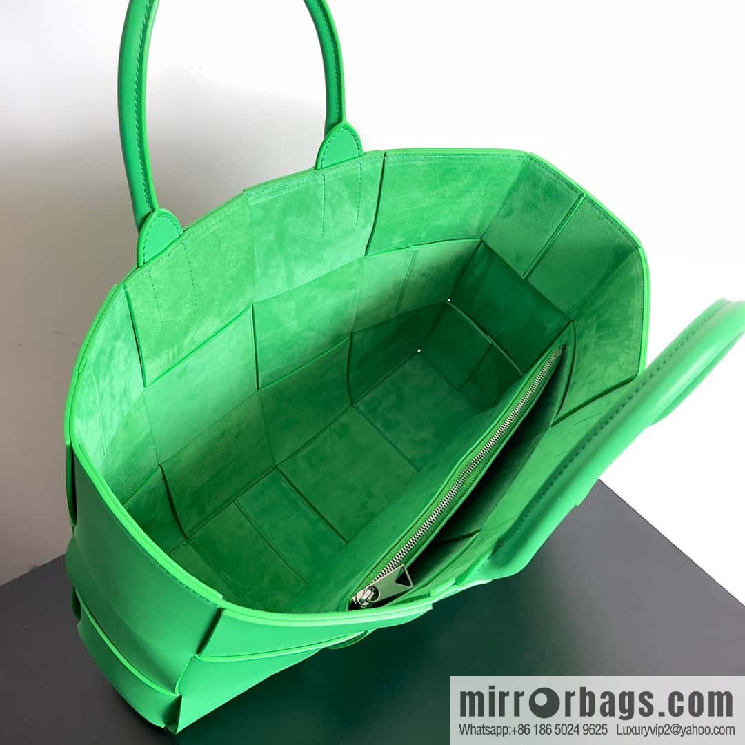 38Cm small four grid B home 2023 early spring new Arco Tote clutch bag model; 729244 Intreccio woven leather (fabric) tote handbag