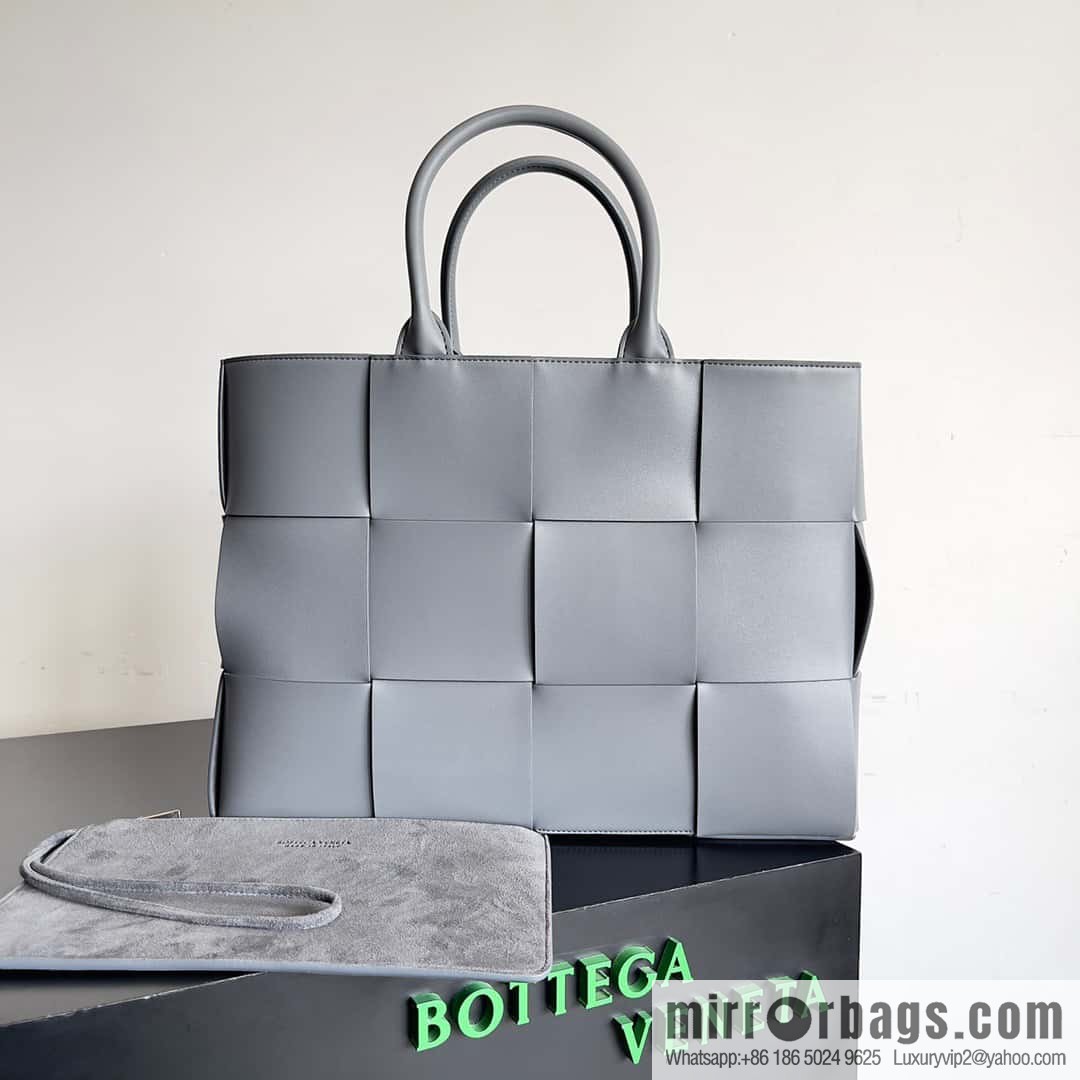 38Cm small four grid B home 2023 early spring new Arco Tote clutch bag model; 729244 Intreccio woven leather (fabric) tote handbag