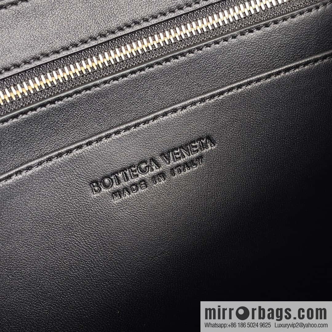 Bottega Veneta new horizontal Andiamond handbag, model number: 754990