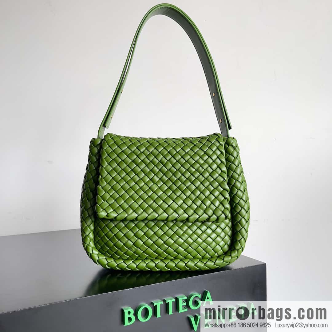 BV autumn and winter new models, Faye Wong the same style, classic small weaving pure hand-woven COBBLE shoulder backpack model number: 709418 green pepper green