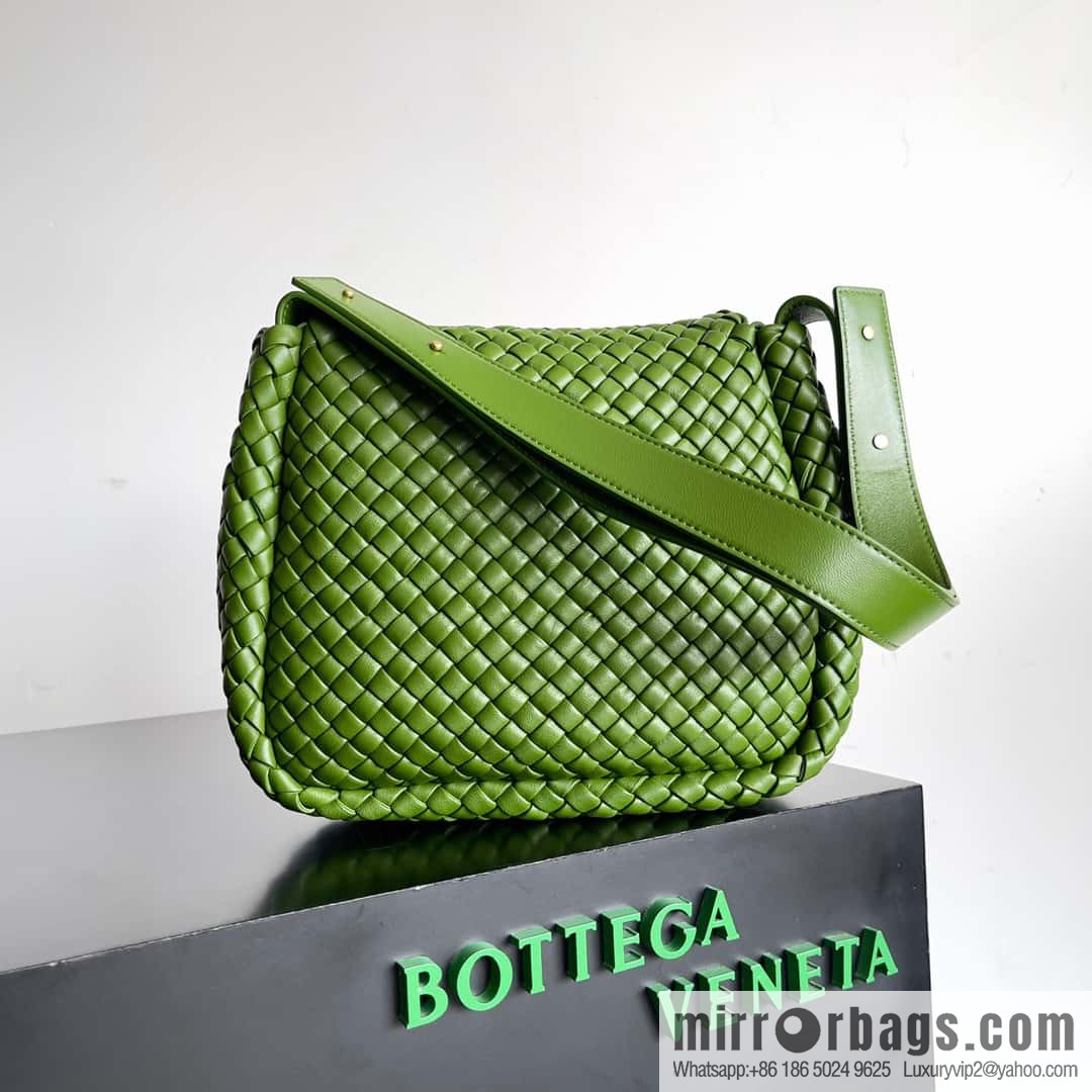 BV autumn and winter new models, Faye Wong the same style, classic small weaving pure hand-woven COBBLE shoulder backpack model number: 709418 green pepper green