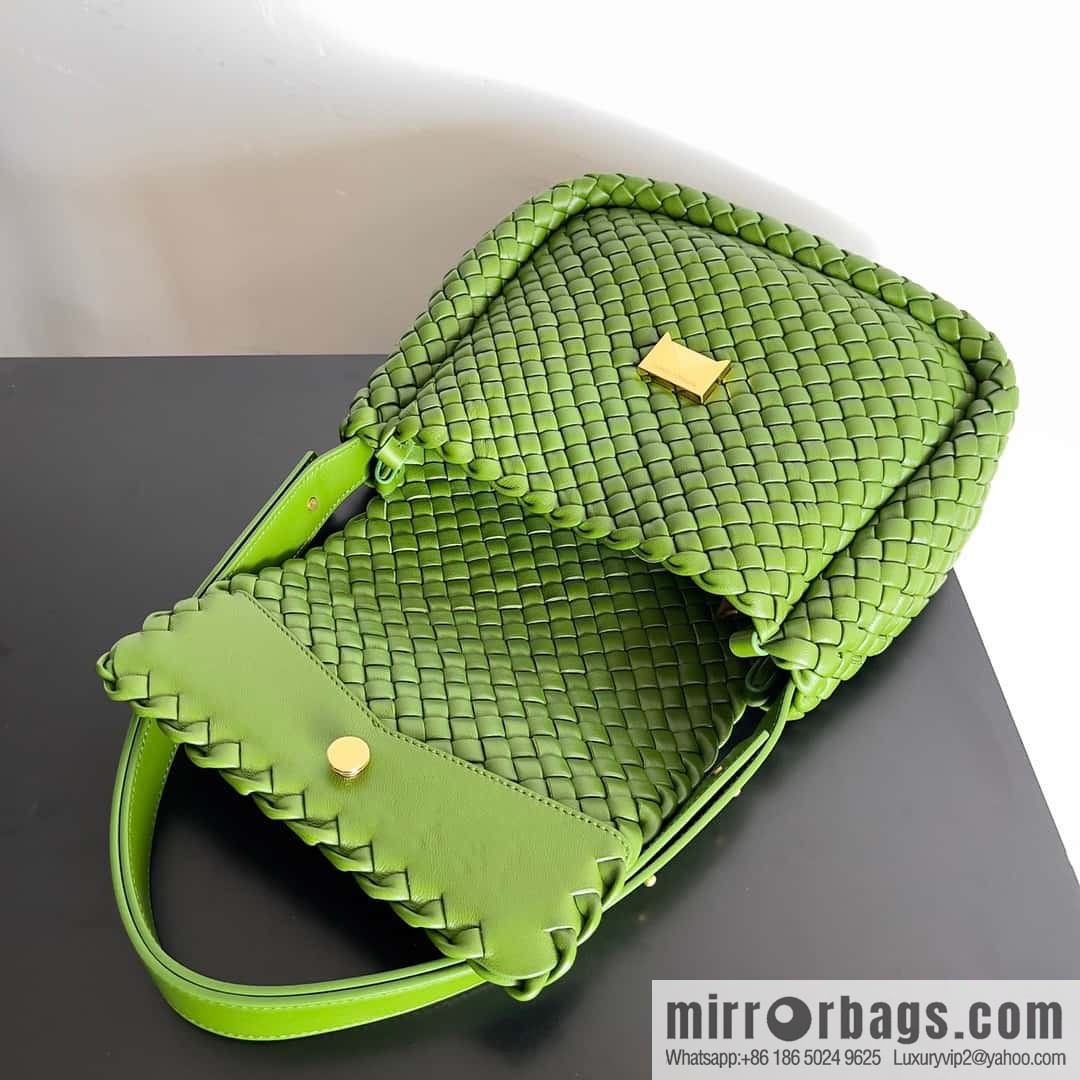 BV autumn and winter new models, Faye Wong the same style, classic small weaving pure hand-woven COBBLE shoulder backpack model number: 709418 green pepper green
