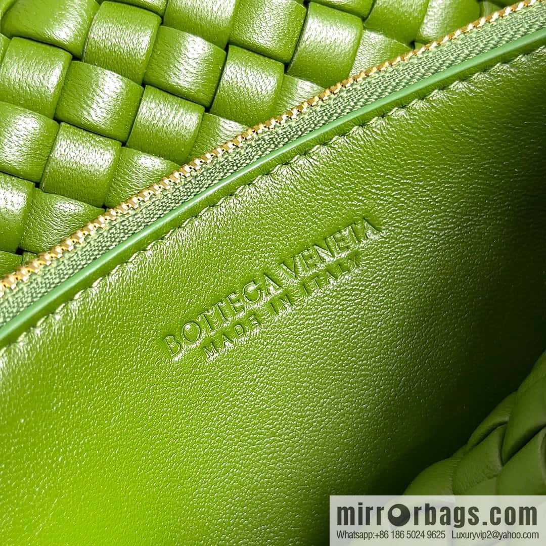BV autumn and winter new models, Faye Wong the same style, classic small weaving pure hand-woven COBBLE shoulder backpack model number: 709418 green pepper green