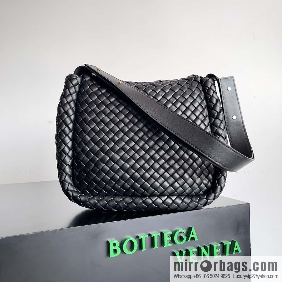 BV autumn and winter new model, Faye Wong same style, classic small weaving pure hand-woven COBBLE shoulder backpack model number: 709418 black